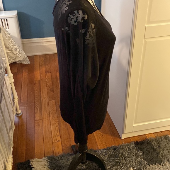 3/$25🛍 Arden B. Top with sheer sleeves - Picture 4 of 9